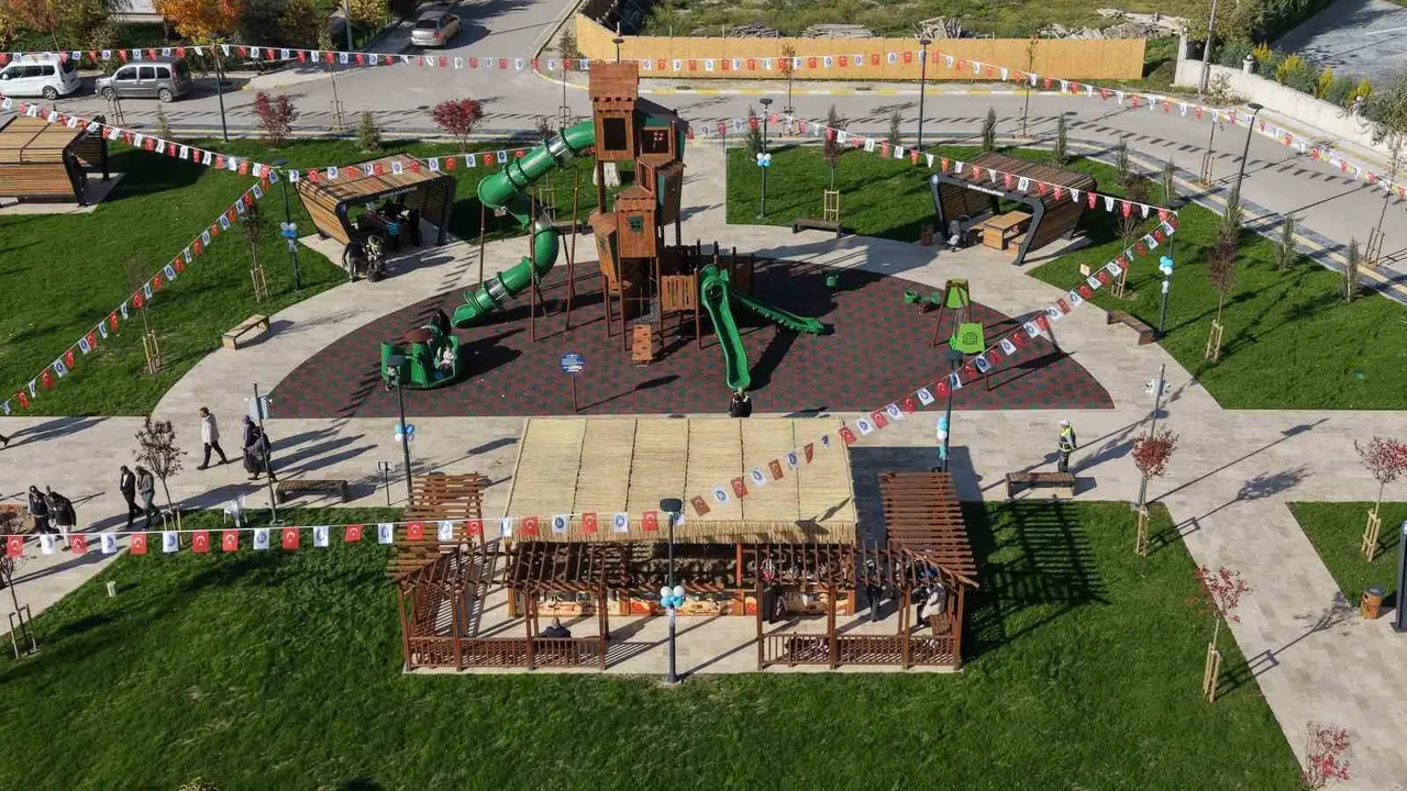 Bu park çocukları tarihte yolculuğa çıkartıyor