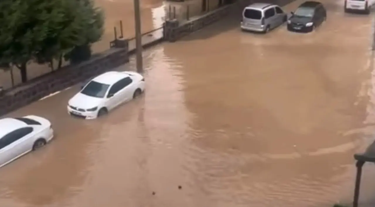 Gaziantep’te etkili olan sağanak hayatı olumsuz etkiledi