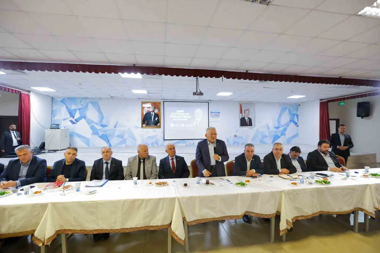 Başkan Büyükkılıç, Sarız ve Pınarbaşı’nda muhtarlarla buluştu