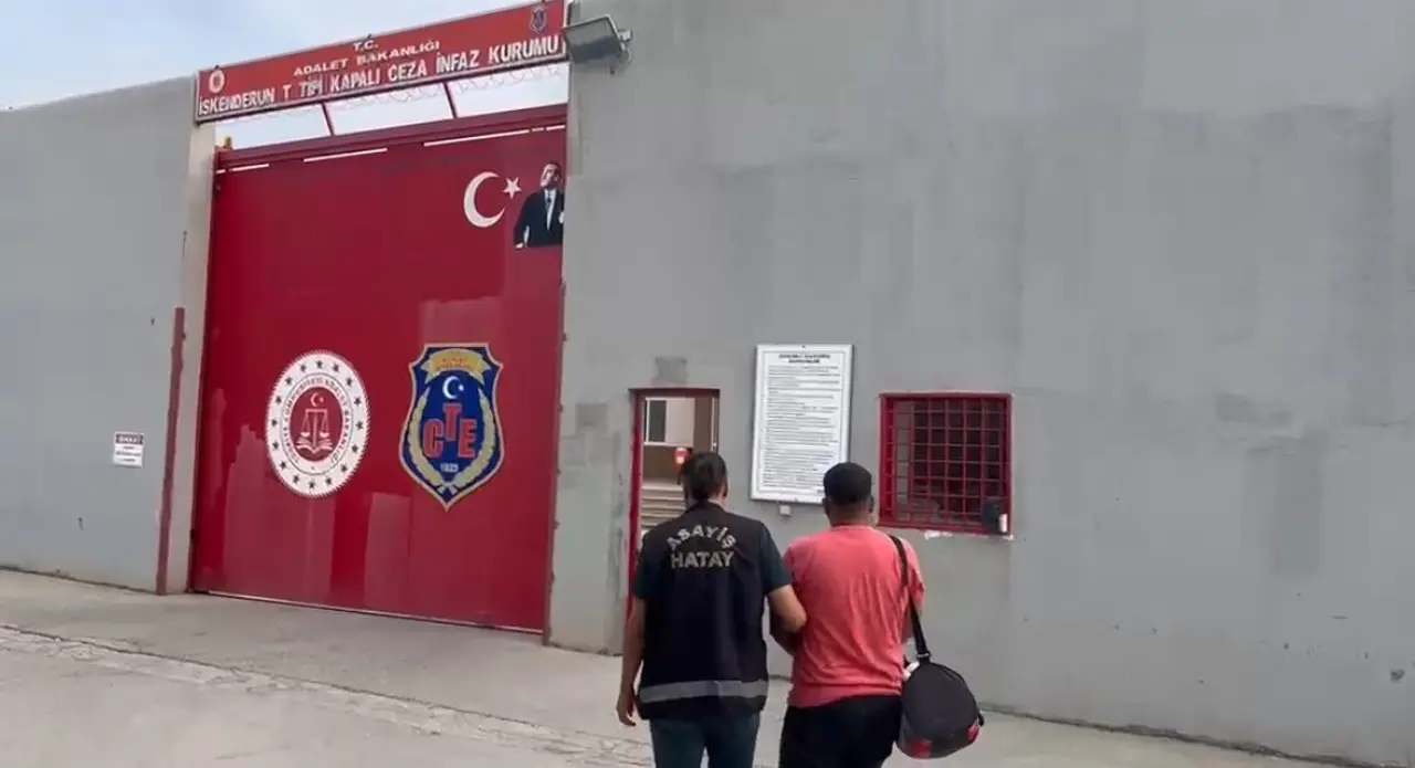 Dörtyol’da 4 yıl hapis cezasıyla aranan 2 hükümlü tutuklandı