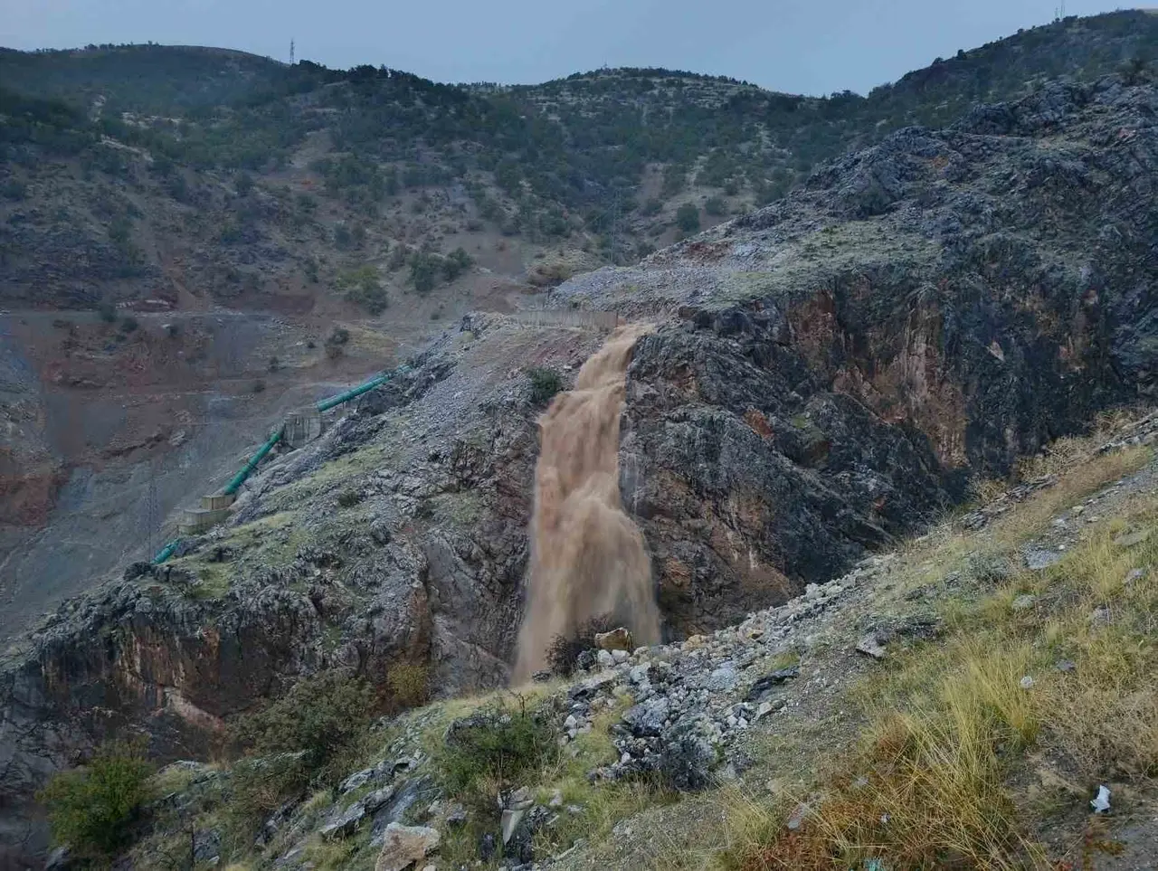 Malatya’da sağanak yağış taşkınlara neden oldu