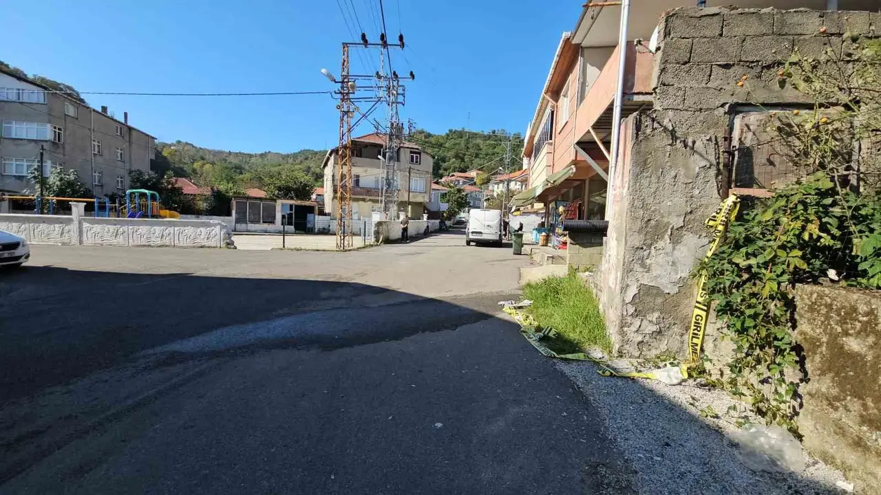 Kadını kurtarmak için araya girdi, kurşunların hedefi oldu