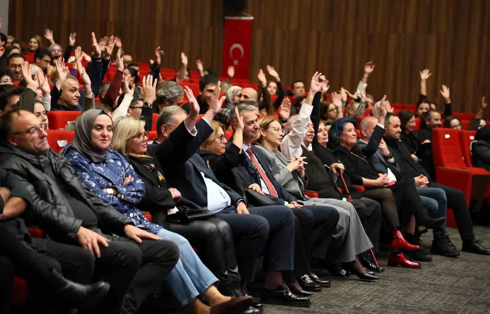 Kocaeli Şehir Tiyatroları 29. sanat yılını "Karar" ile açtı