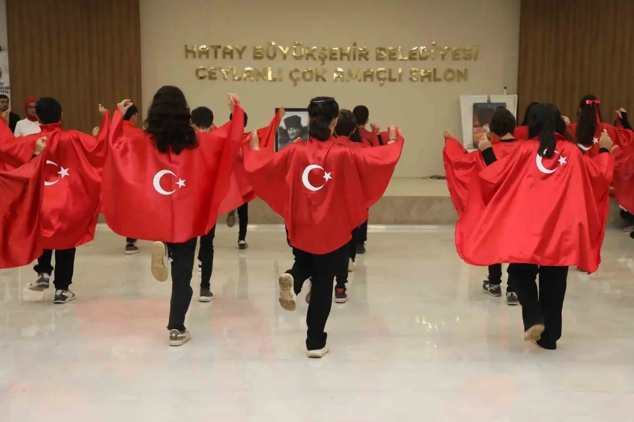Kırıkhan’da çok amaçlı salonda Cumhuriyet Bayramı kutlandı