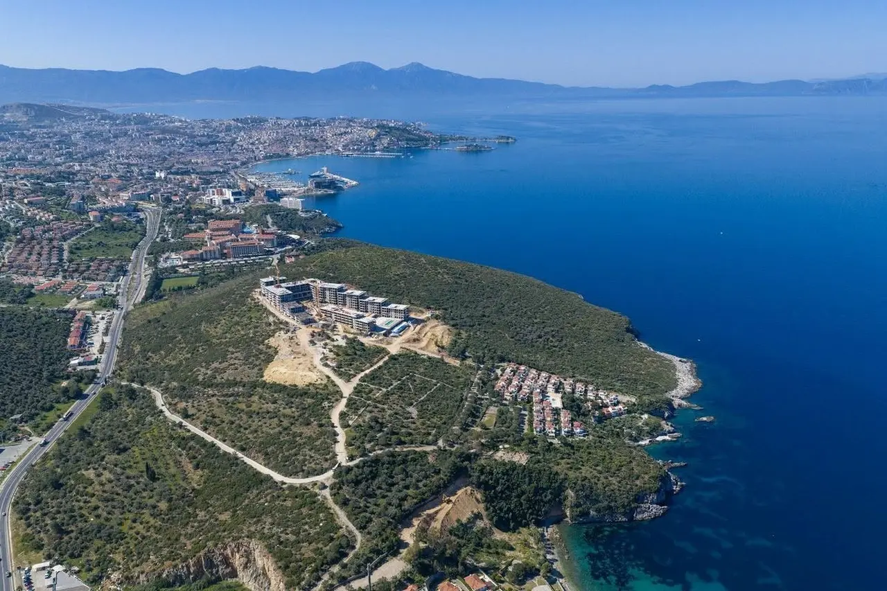 Kuşadası’nda kurtarılan atmaca ve sansar yeniden doğaya bırakıldı