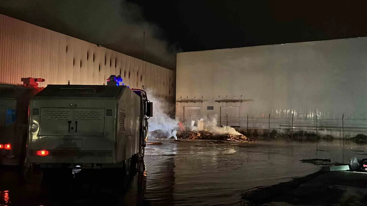 Mersin’de antrepoda çıkan yangın kontrol altına alındı