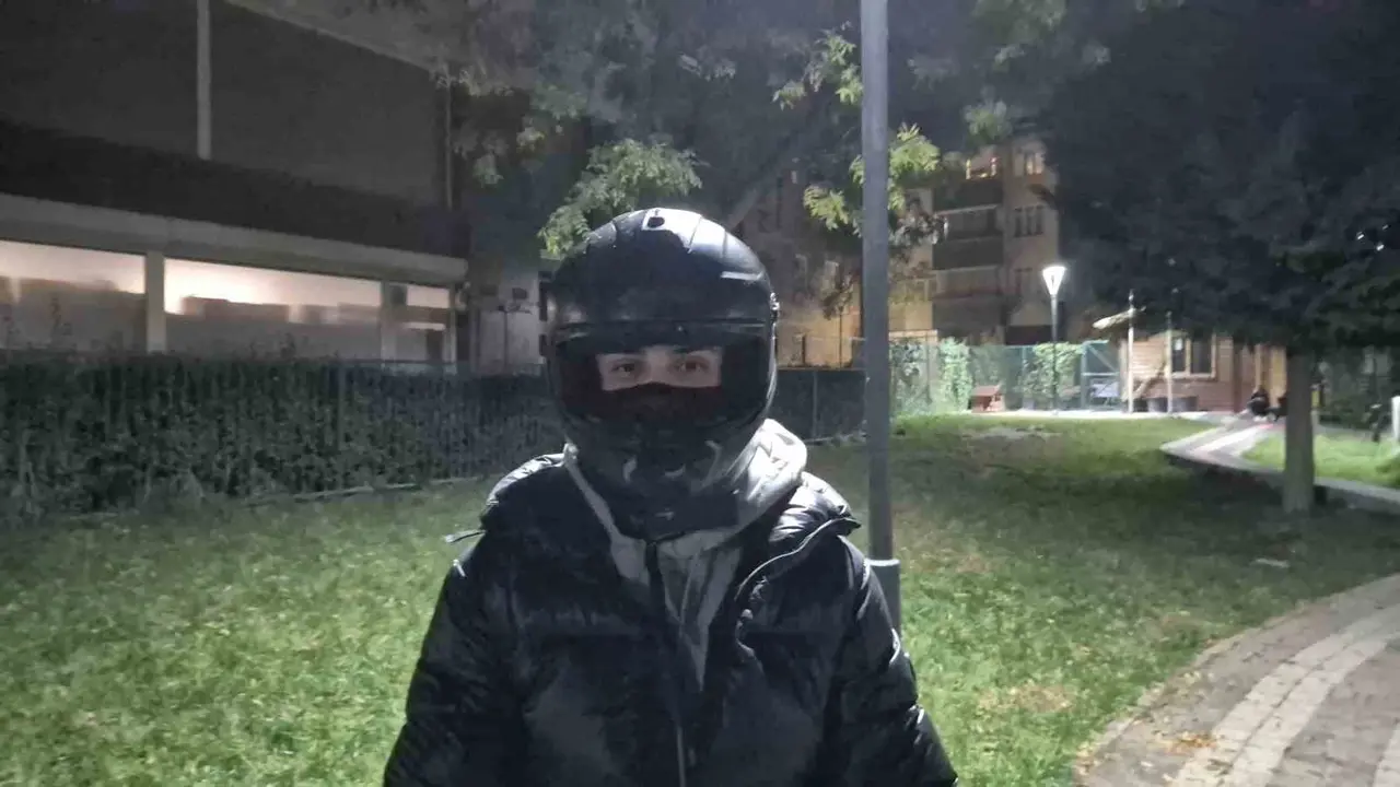 Kadın sürücü trafikte tartıştığı motosikletlinin üzerine yürüdü