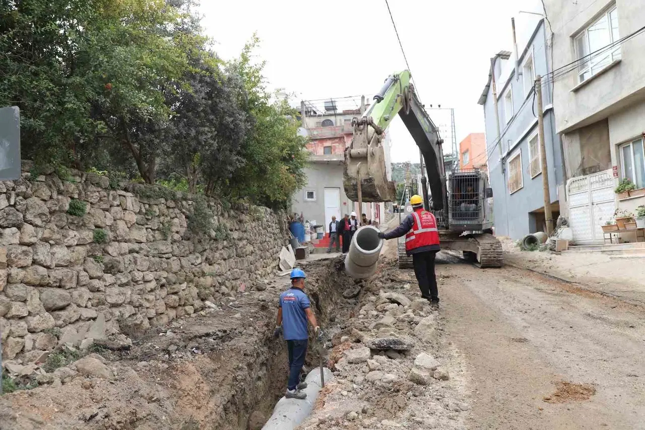 Yayladağı’nda 30 yıllık kanalizasyon hattı yenileniyor