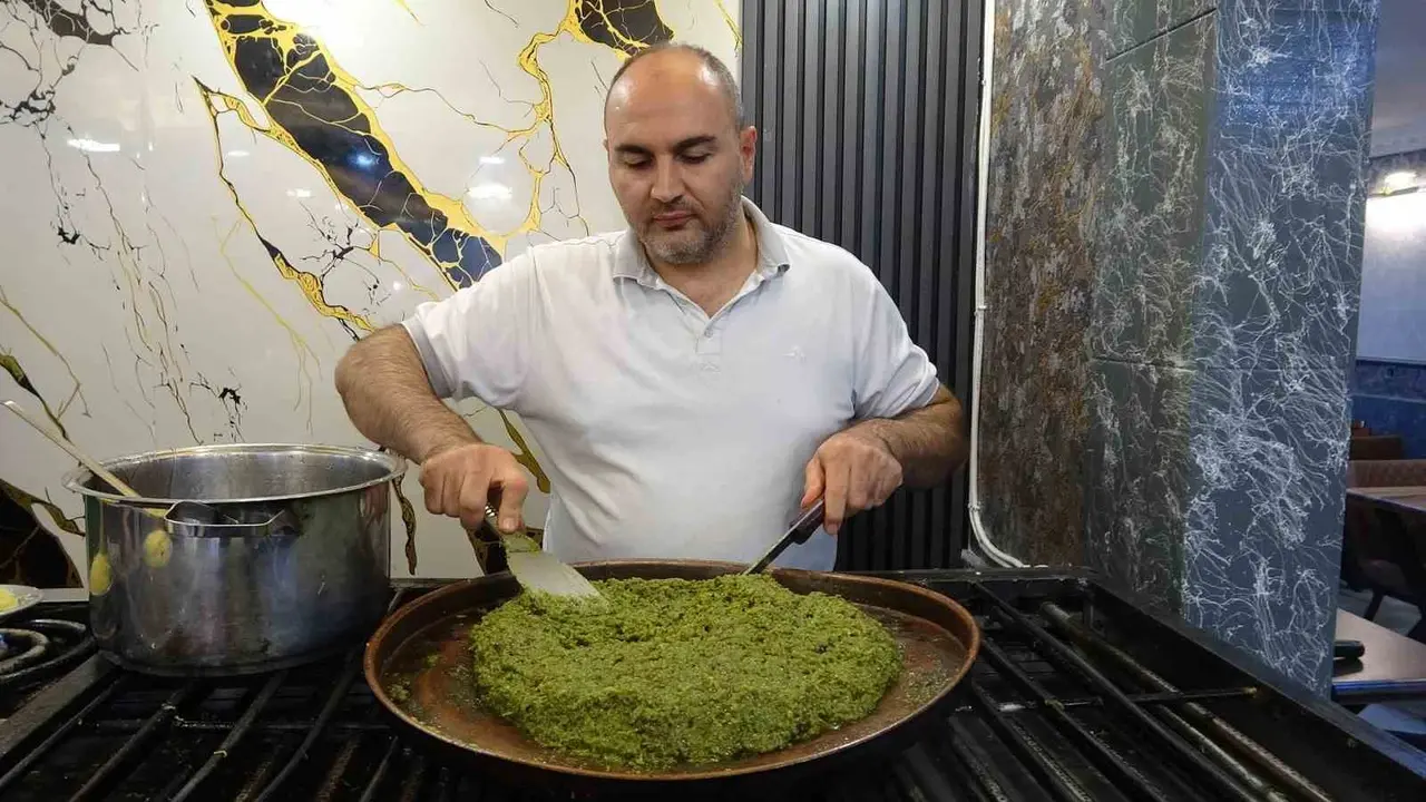 Cennet Çamuru’nun lezzet sırrı dört kez kızartılmasında