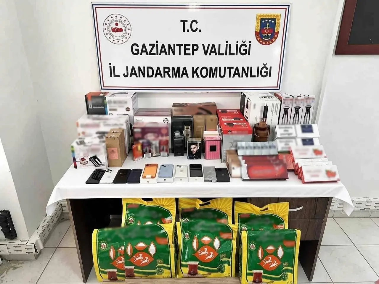 Gaziantep’te 1 milyon TL değerinde kaçak ürün ele geçirildi