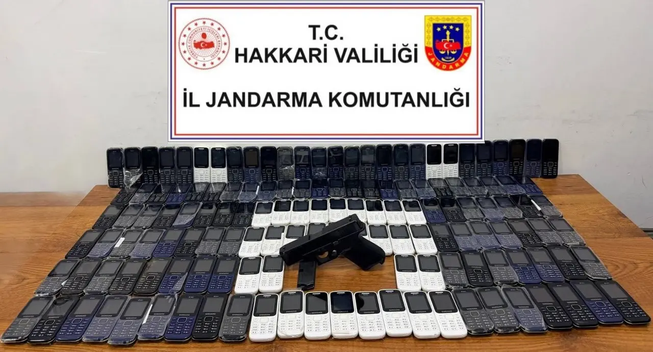 Hakkari’de 142 kaçak cep telefonu ele geçirildi