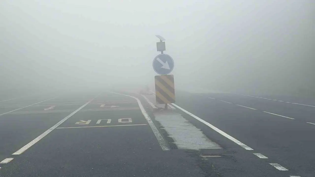 Bolu Dağı’nda sis etkili oldu, görüş mesafesi azaldı
