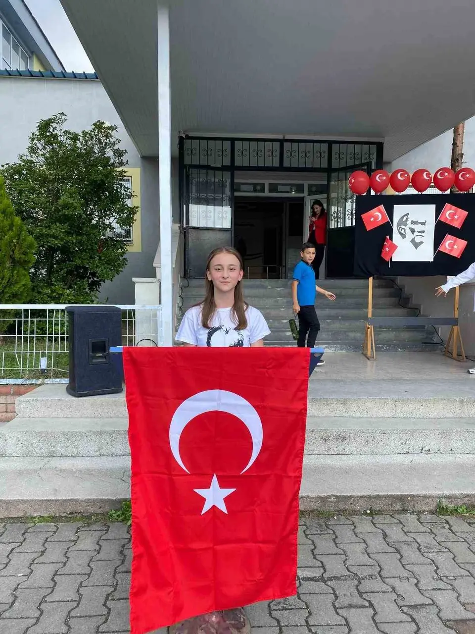 Cumhurbaşkanı Süleyman Demirel Ortaokulu’nda Cumhuriyet’in 103. yılı coşkuyla kutlandı