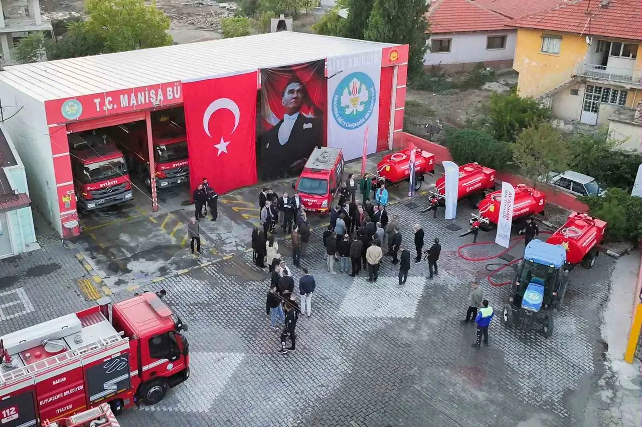 Alevlerle mücadelede Kula’ya tanker desteği