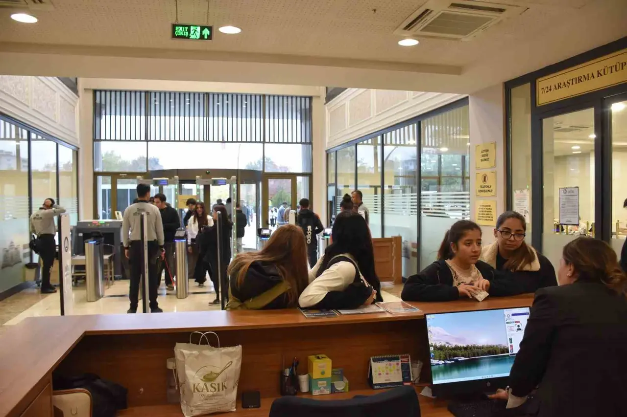 Şahinbey Millet Kütüphanesi gençlerin geleceğine ışık tutuyor
