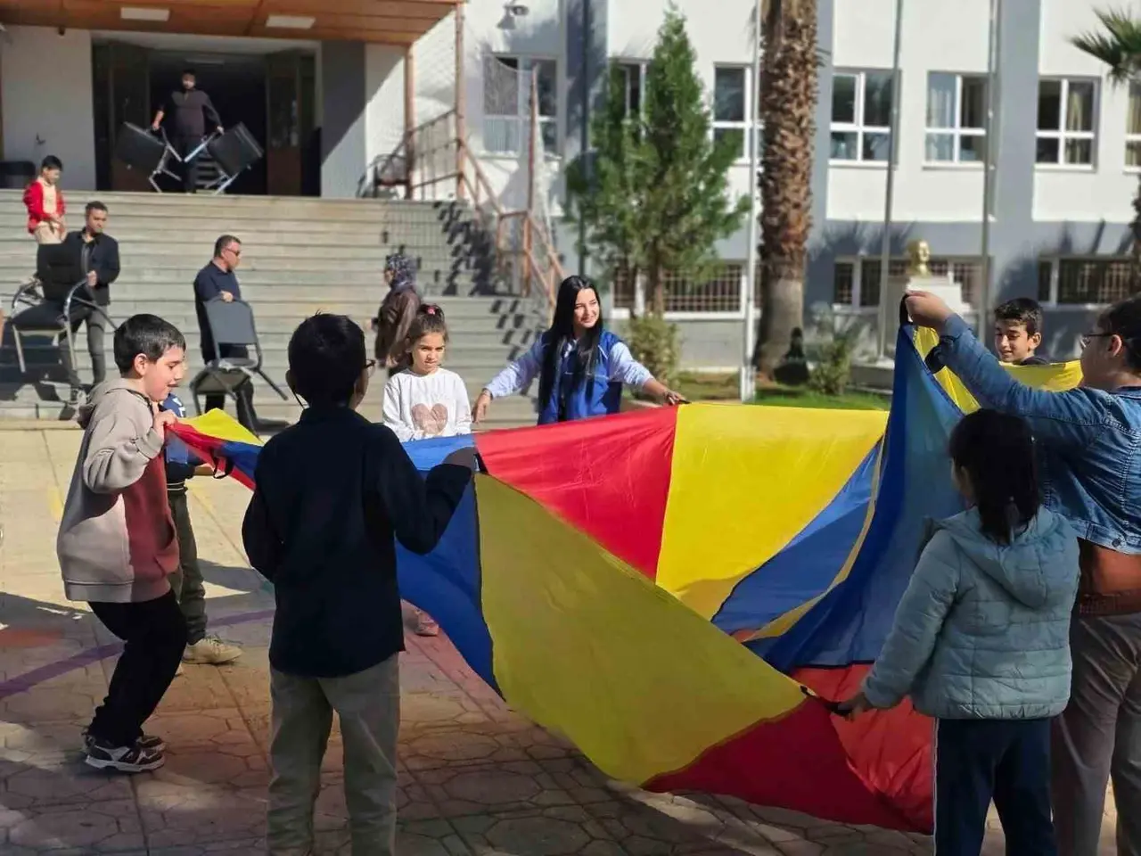 Gençlik Merkezi ekipleri özel öğrencilerin neşesine ortak oldu