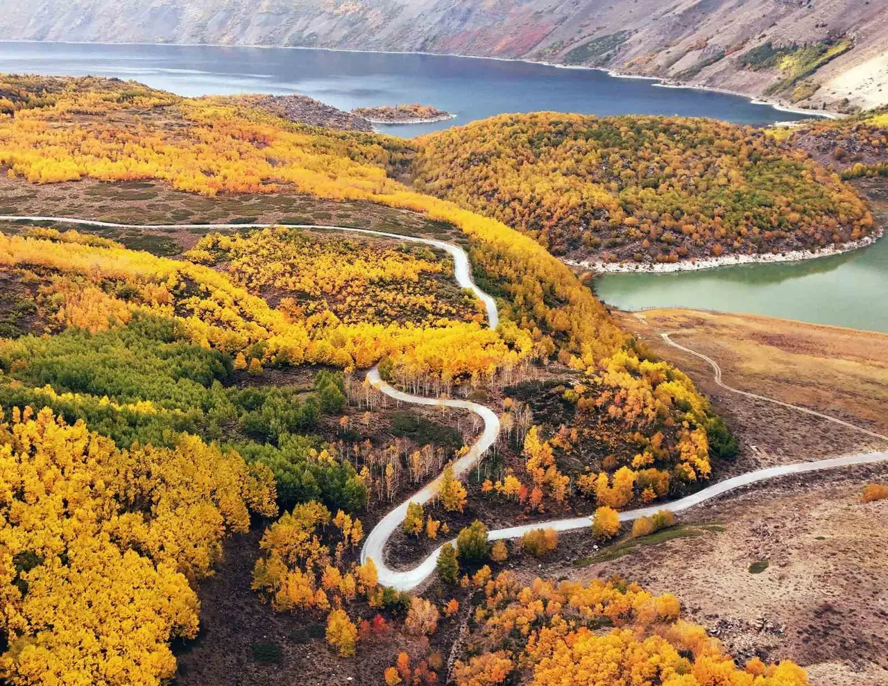 Bitlis’te sonbaharın en güzel hali Nemrut Kalderası’nda yaşanıyor