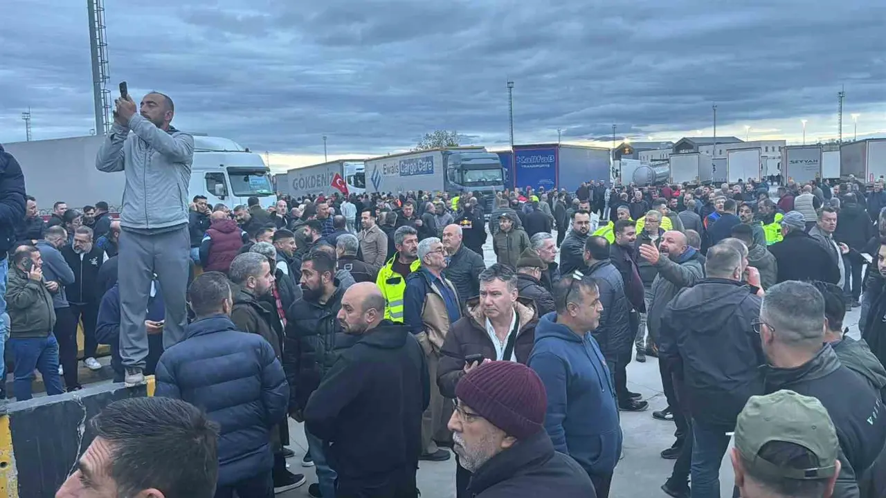 Avrupa’ya açılan sınır kapısında kontak kapattılar