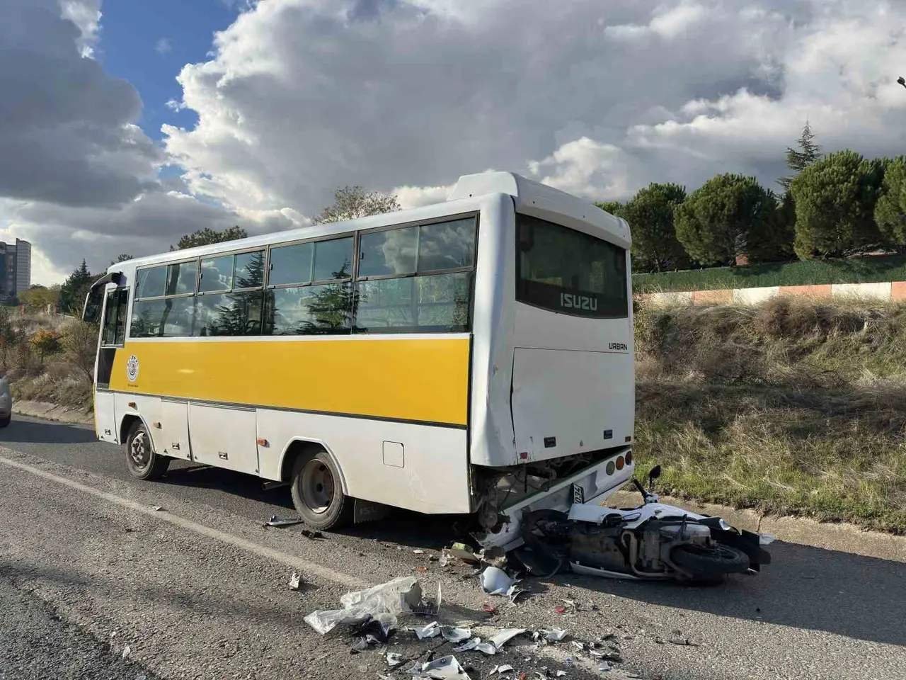 Uşak’ta motosiklet halk otobüsüne çarptı: 1 ölü, 1 ağır yaralı