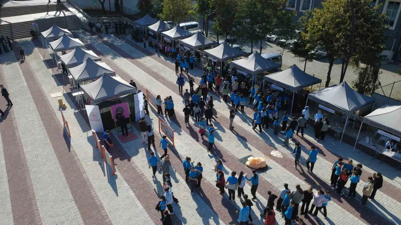Demirci’de BilimFest coşkusu başladı