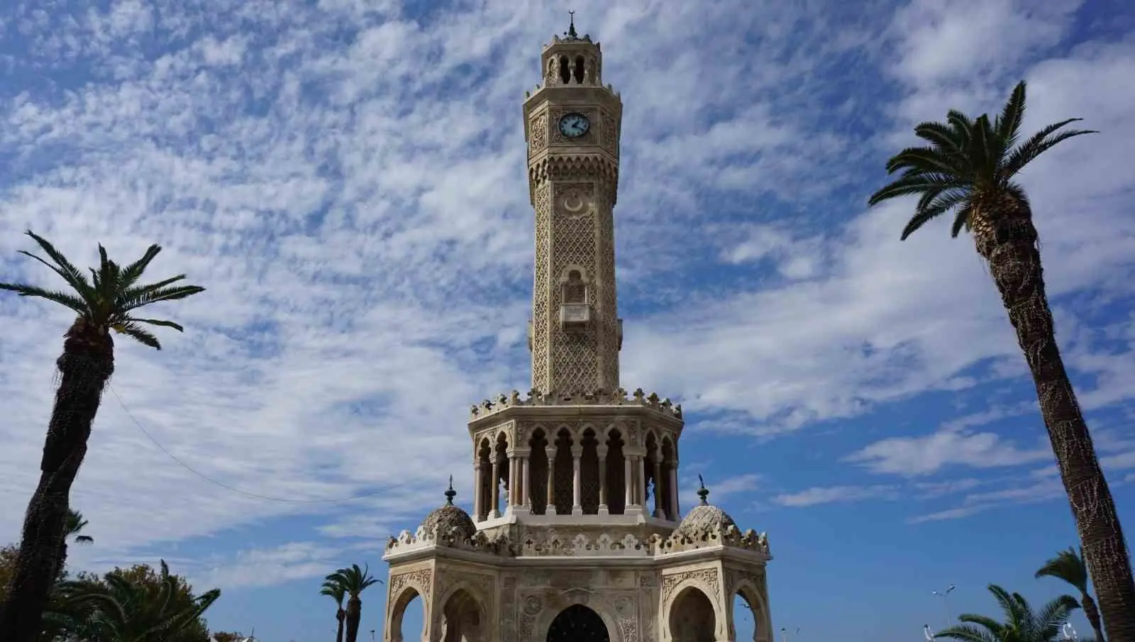 İzmir’in simgesi tarihi Saat Kulesi 125 yıldır zamana meydan okuyor