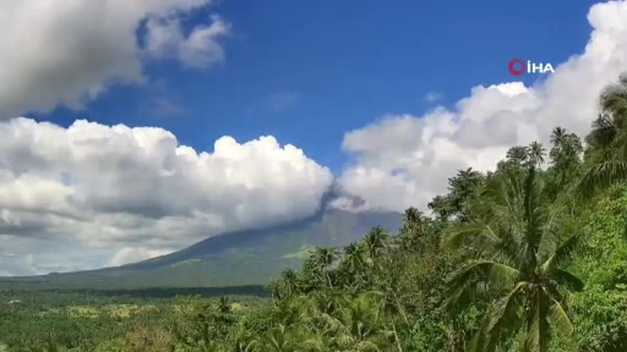 Filipinler’de Mayon Yanardağı patladı: Alarm seviyesi 3’e yükseltildi