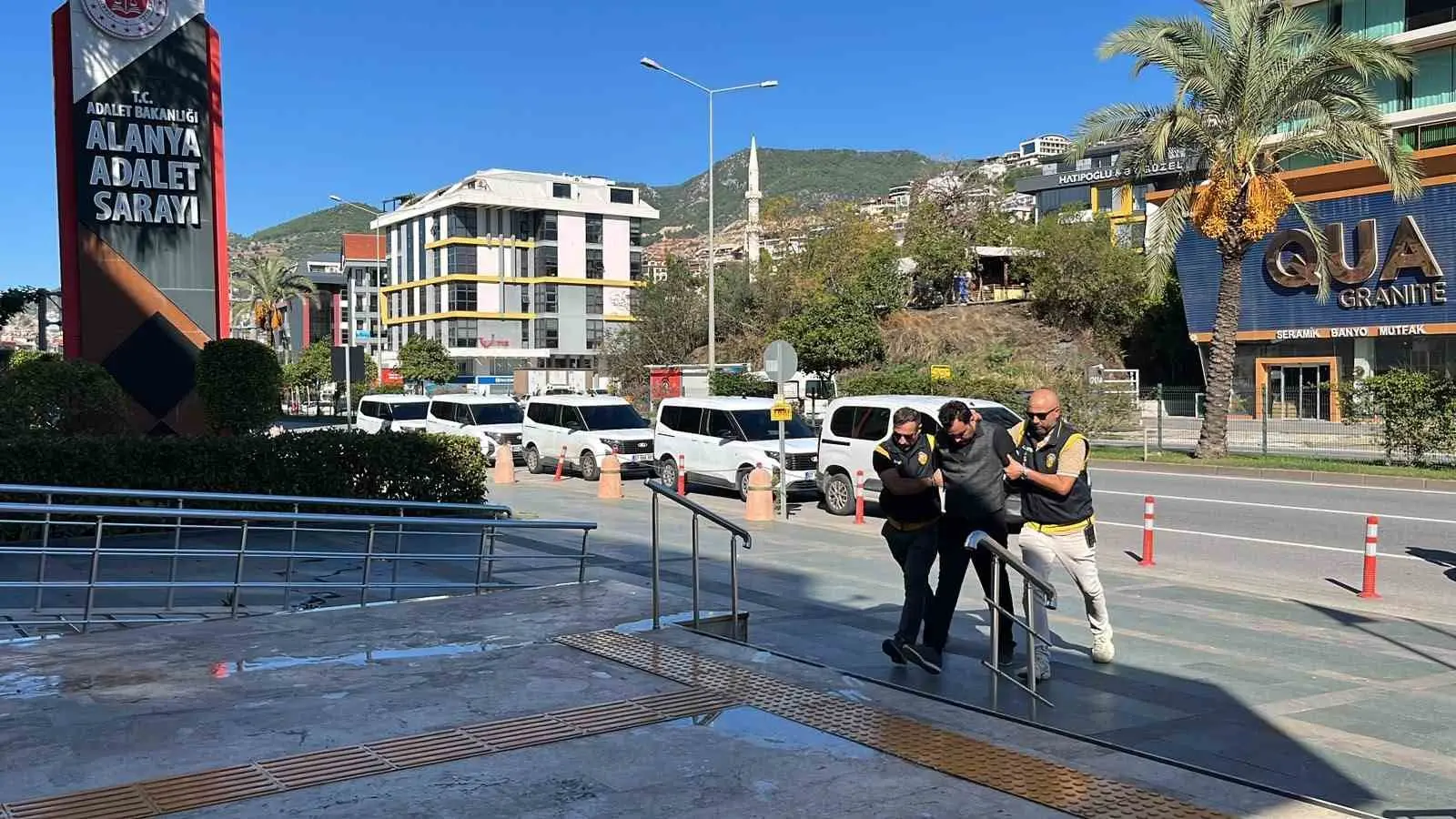 Alanya’da tefecilik ve şantaj operasyonu: 7 şüpheli adliyeye sevk edildi