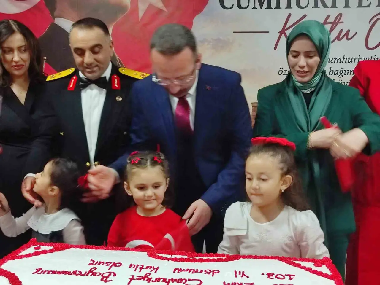 Ardahan’da Cumhuriyet Bayramı’nın 103. yılı dolayısıyla resepsiyon düzenlendi