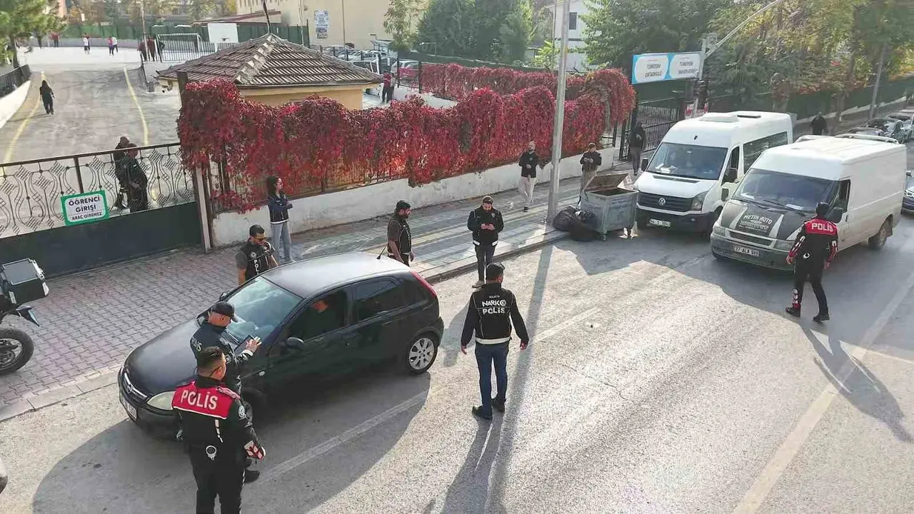 Malatya’da okul çevrelerinde huzur ve güven denetimi