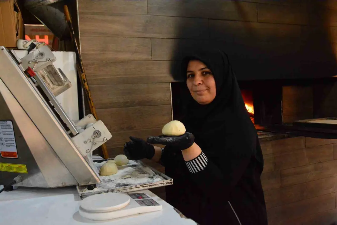 Çoçukları için yıllarca azmetti, şimdi 29 bin nüfuslu ilçede iki restoran işletiyor