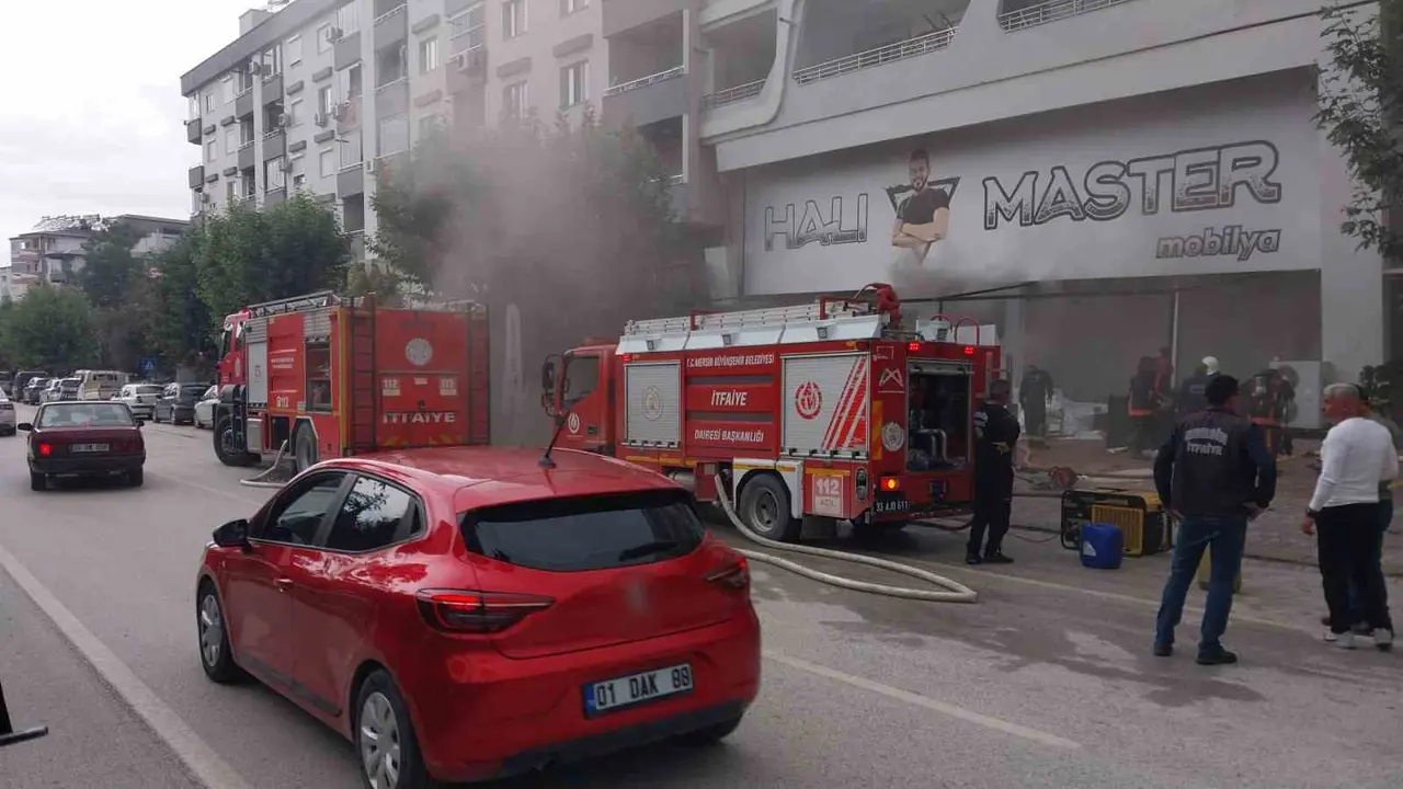 Mut’ta halı ve mobilya mağazasında yangın