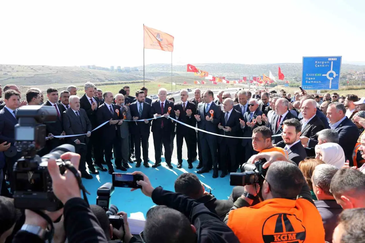 Bakan Uraloğlu: "Karadeniz’den Akdeniz’e kadar kesintisiz, güvenli ve yüksek standartlı bir ulaşım ağı sağlamış olduk"