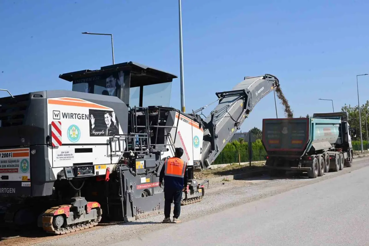 Manisa’nın iki OSB’si arasındaki yol yenileniyor