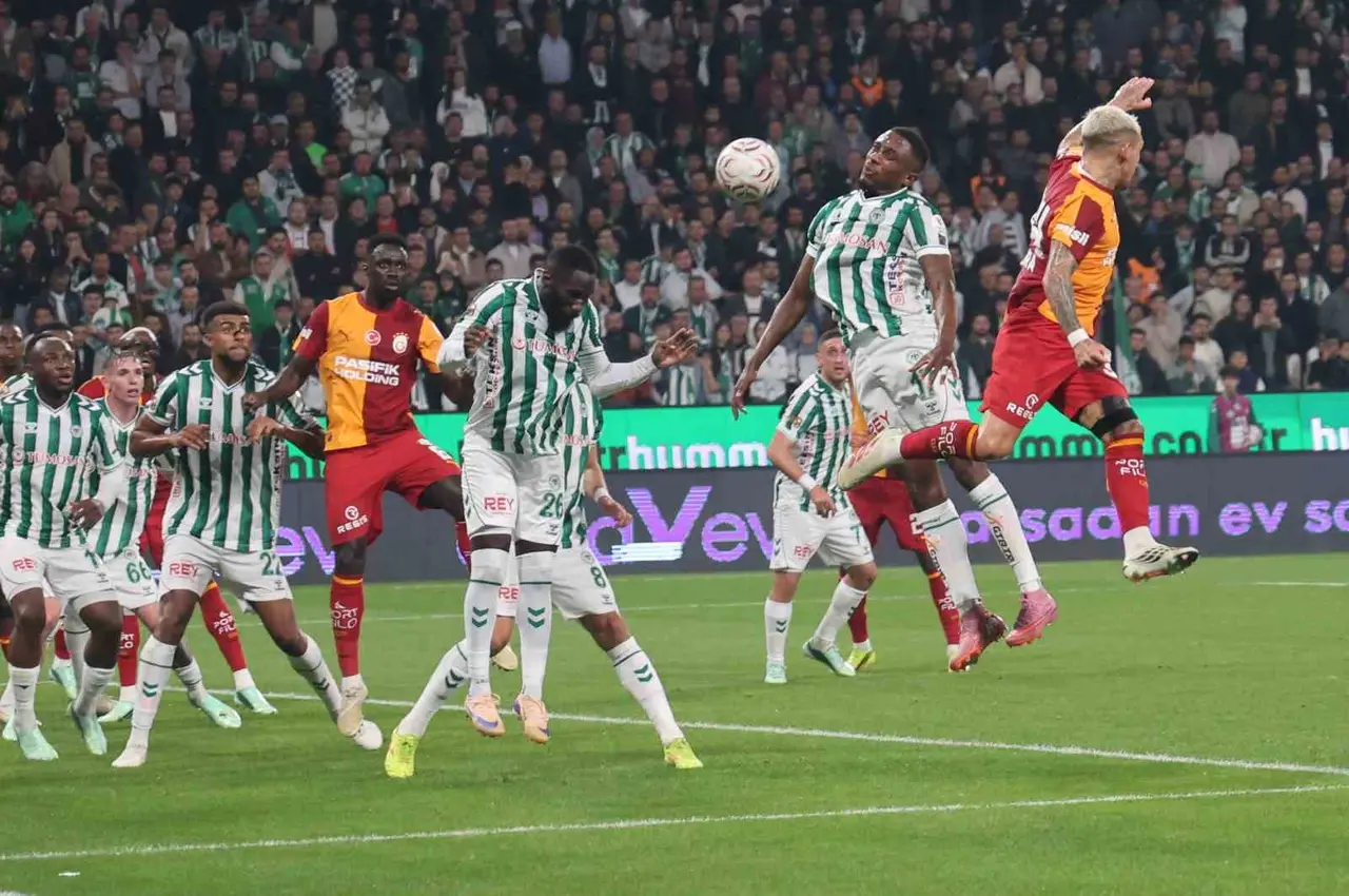 Trendyol Süper Lig: Konyaspor: 0 - Galatasaray: 2 (İlk yarı)