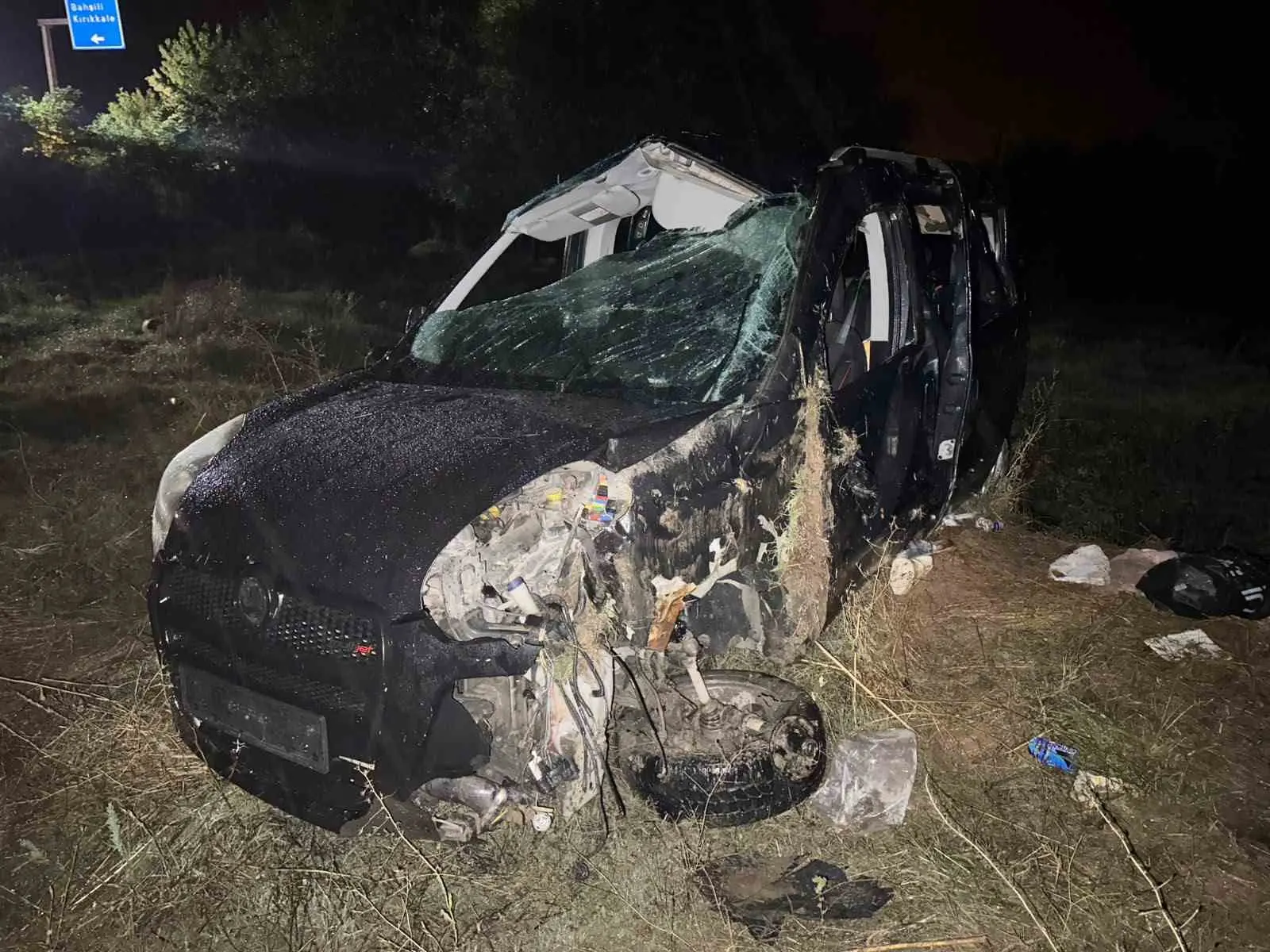 Kırıkkale’de hafif ticari araç takla attı: 1 ölü, 4 yaralı