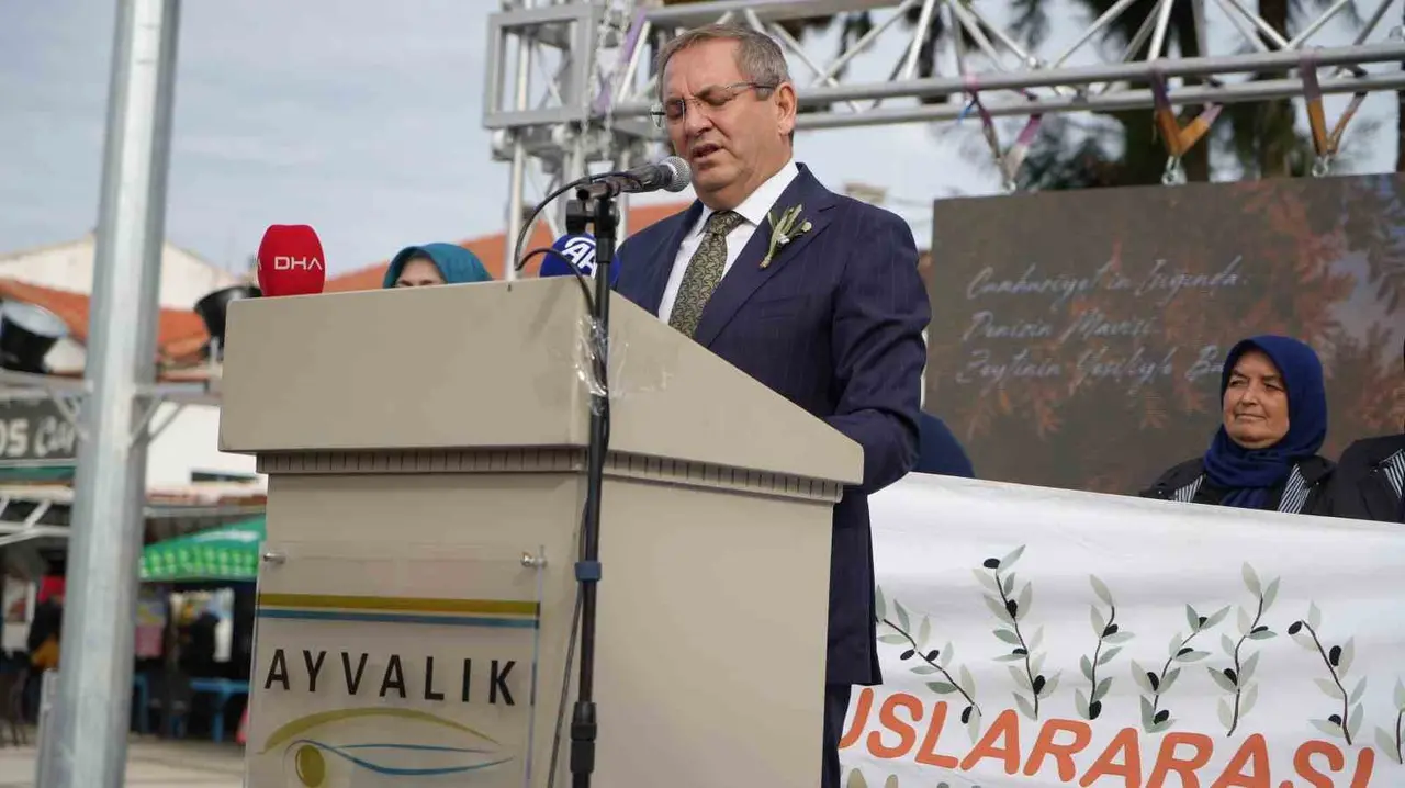 Ayvalık’ta 21. Uluslararası Zeytin Hasat ve Turizm Festivali coşkuyla başladı