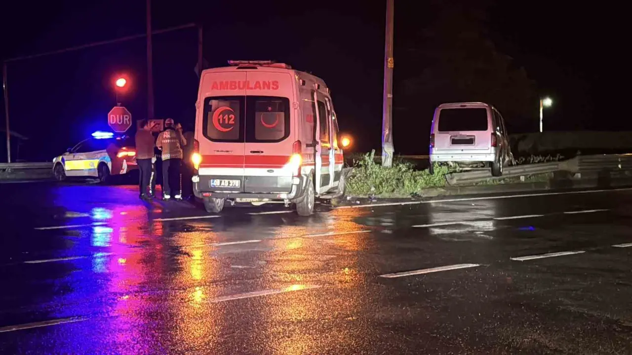 Rize’de ambulans ile hafif ticari araç çarpıştı: 5 hafif yaralı