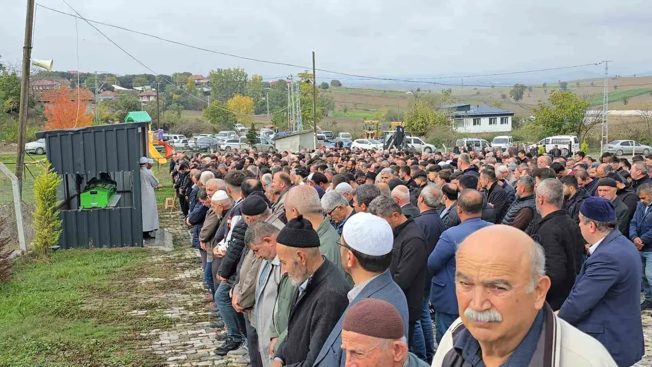 İstanbul’da iş kazasında ölen genç, Samsun’da toprağa verildi