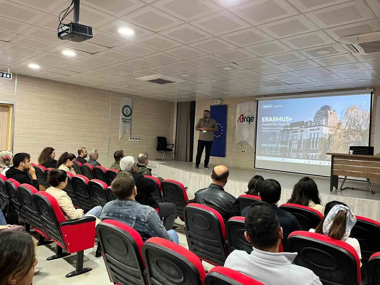Dicle’de öğretmenlere teknoloji içeren projeleri hazırlama eğitim verildi