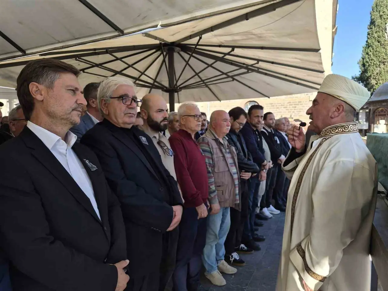 Öğretmen, şair-yazar Mustafa Keser toprağa verildi