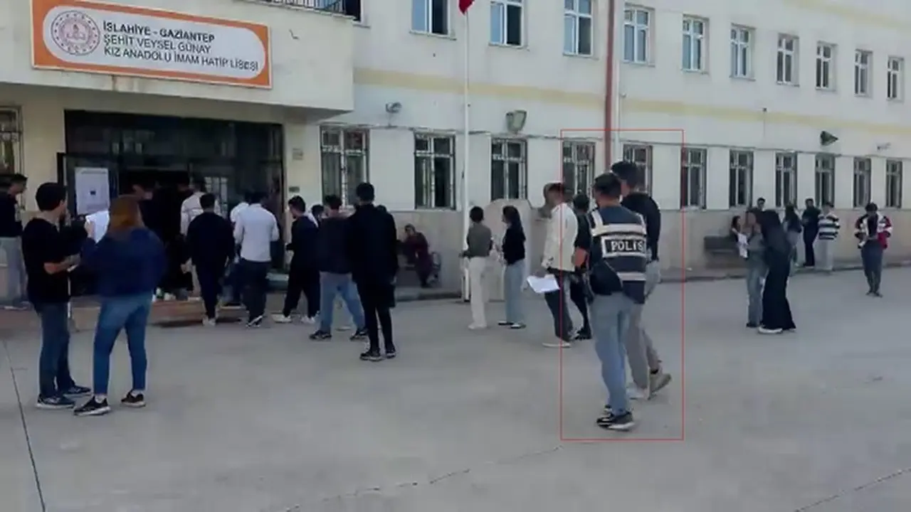 Gaziantep’te kimliğini unutan adayı polis KPSS’ye yetiştirdi