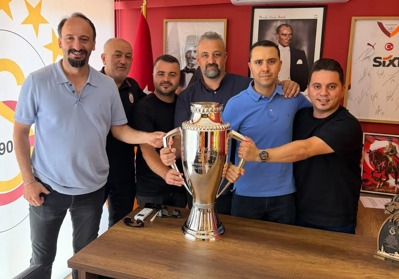 Salihli’de Galatasaraylılardan öğrencilere burs desteği