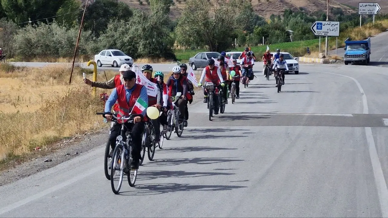 Bergama’dan İran’a çocuklar için pedal çevirdi