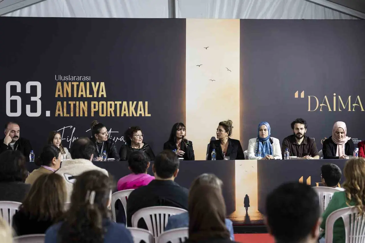 Altın Portakal’da iki film daha seyirciyle buluştu