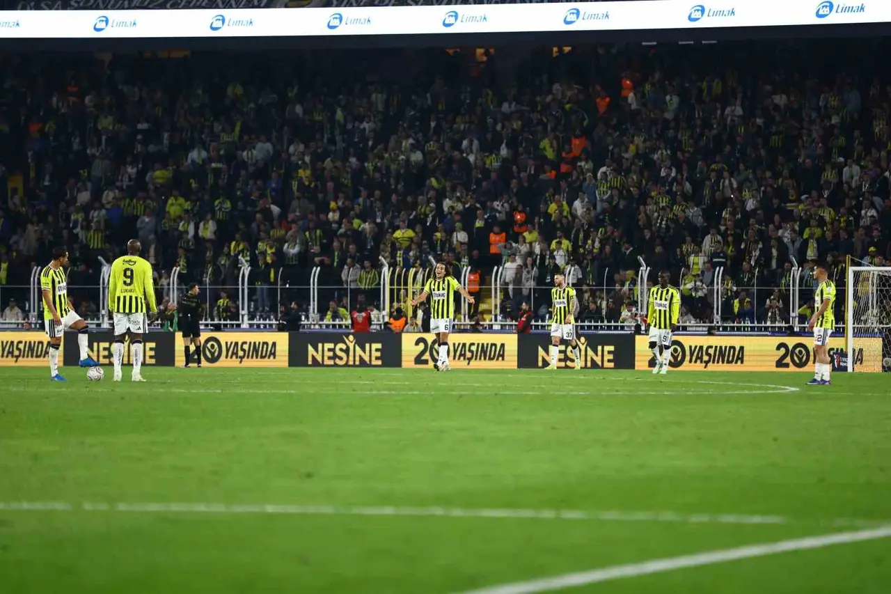 Fenerbahçe, ligde üst üste 2. mağlubiyetini aldı