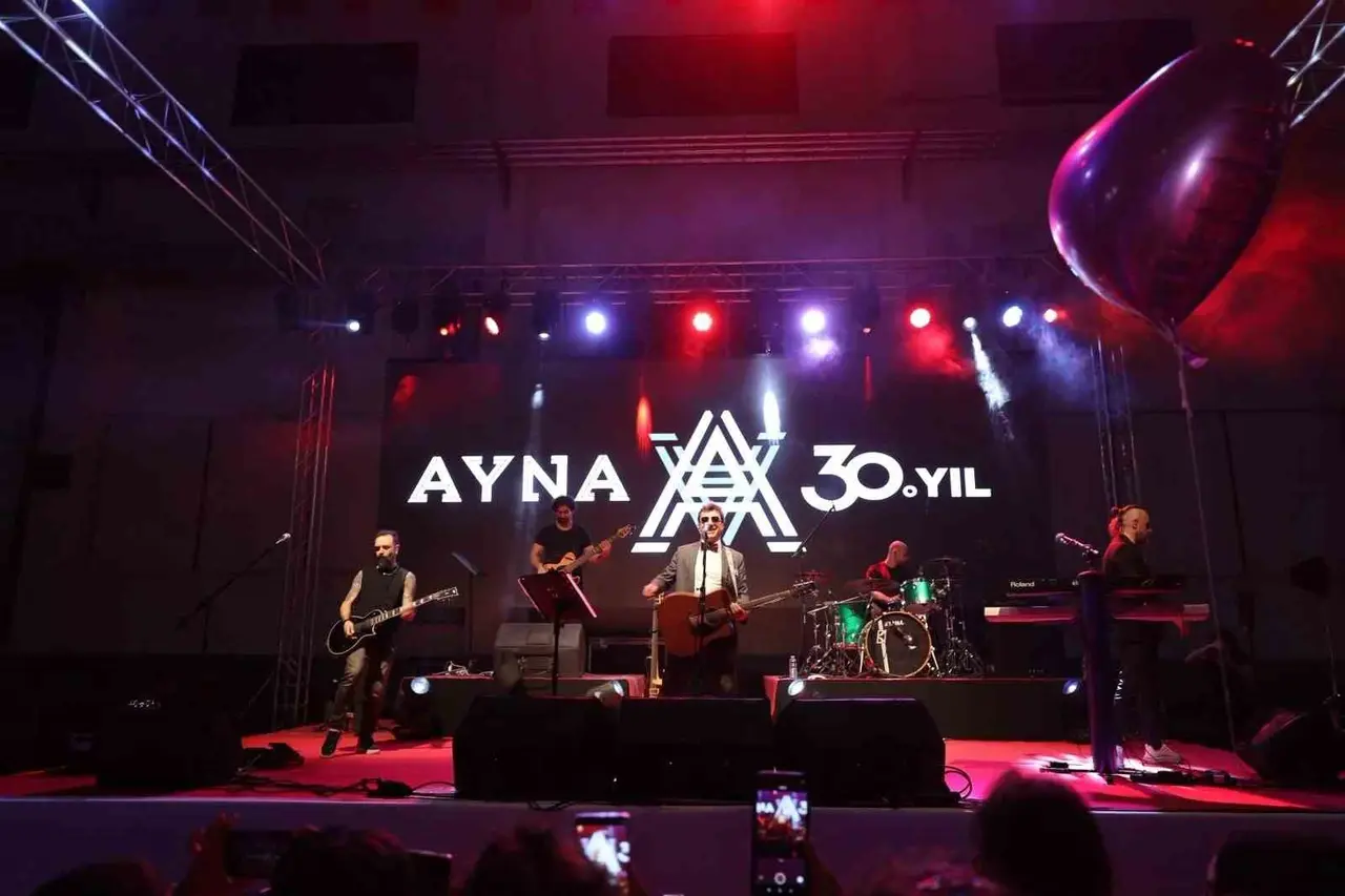 Ayna, Afyonkarahisar’da sevenleriyle buluştu