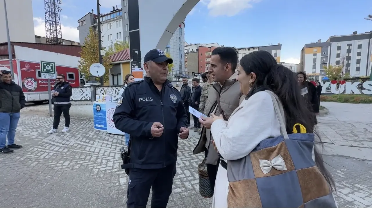 Yüksekova’da vatandaşlara KADES anlatıldı