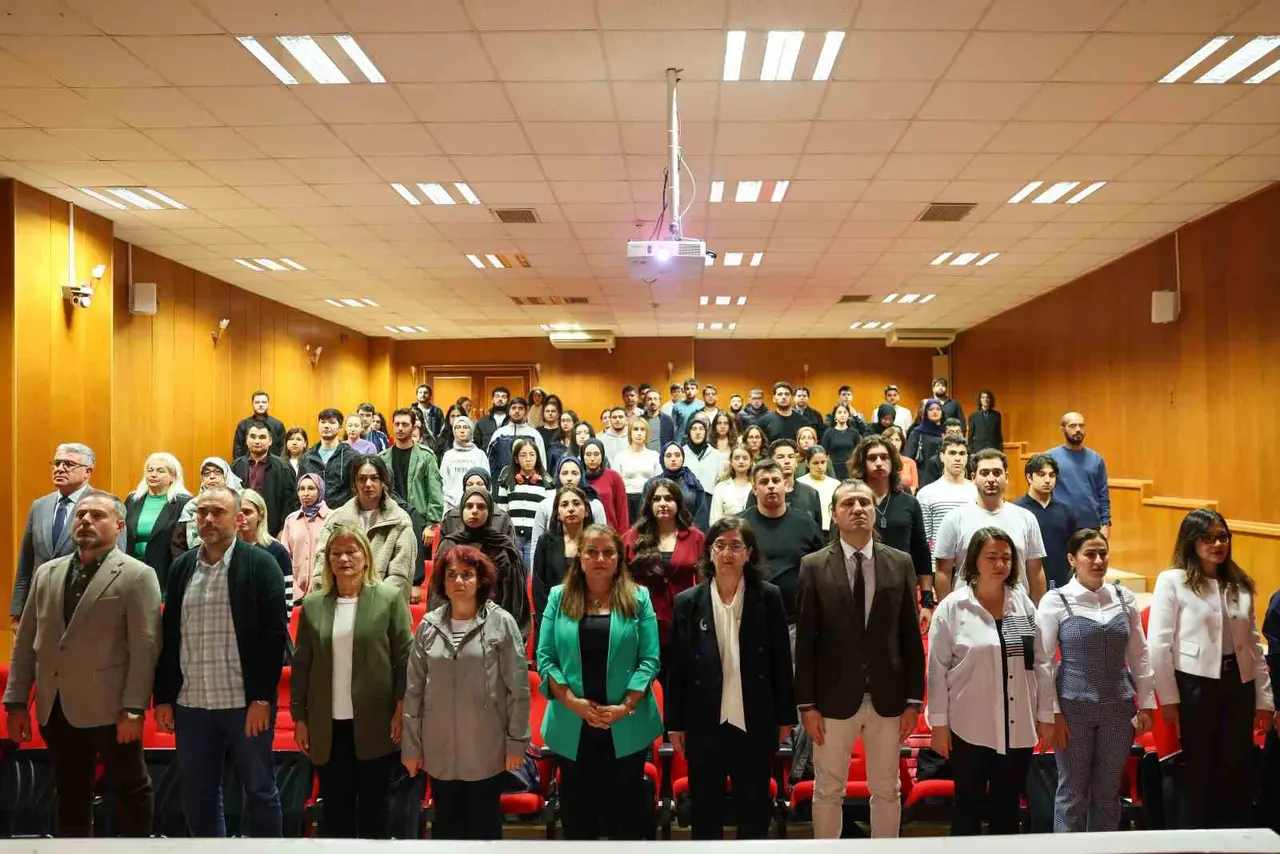 OMÜ’de "Tarihsel Süreçte Cumhuriyet ve Kazanımları" konferansı