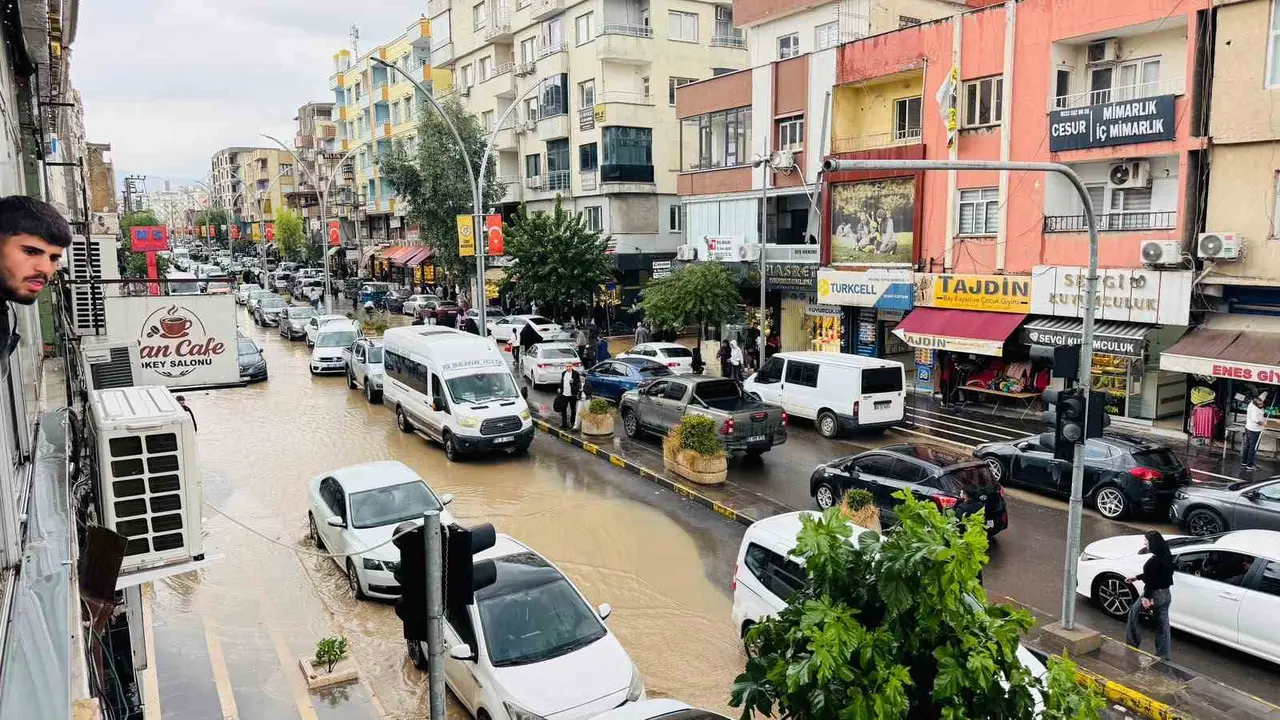 Şırnak’ta sağanak nedeni ile hayat durdu