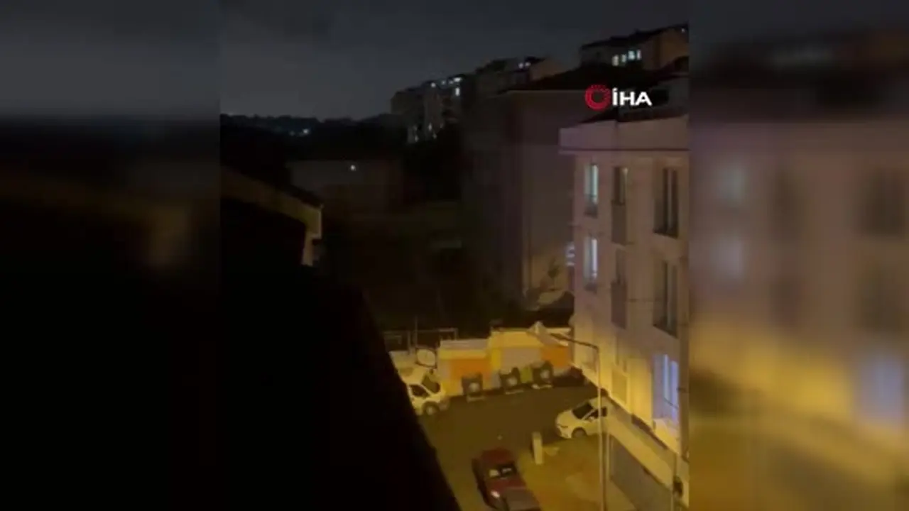 Arnavutköy’de gece yarısı 3 okuldan birden müzik ve marş sesleri yükseldi: Mahalleli şaşkına döndü
